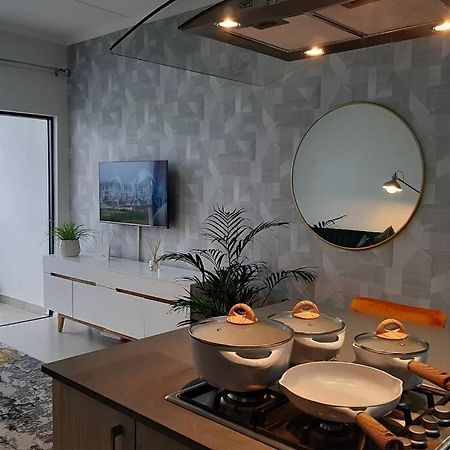Mikeys Place On New: 2Bed2Bath No.1 With Free Wifinetflix Midrand Exteriör bild