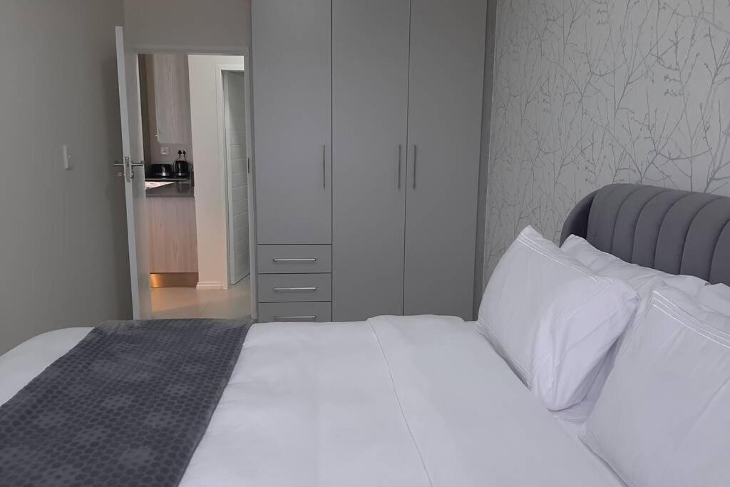 Mikeys Place On New: 2Bed2Bath No.1 With Free Wifinetflix Midrand Exteriör bild